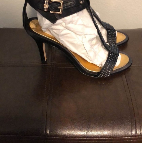 Heels - Picture 2 of 4